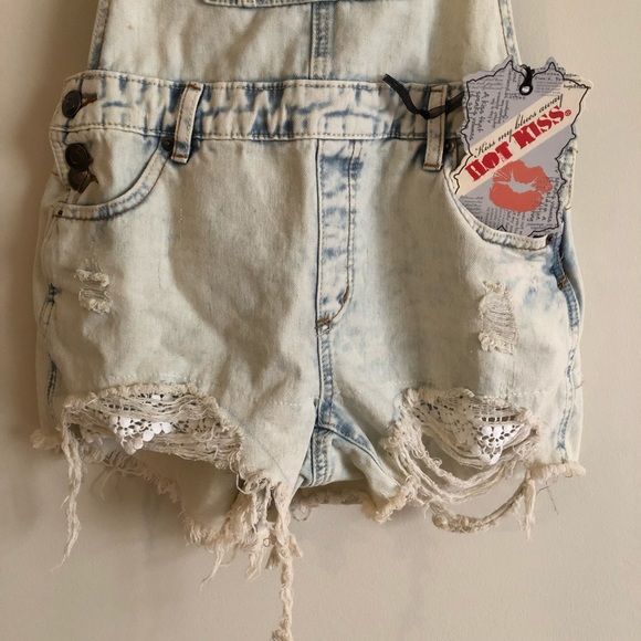 NWT Frayed Distressed Lace Pocket Short-Alls - Picture 3 of 4